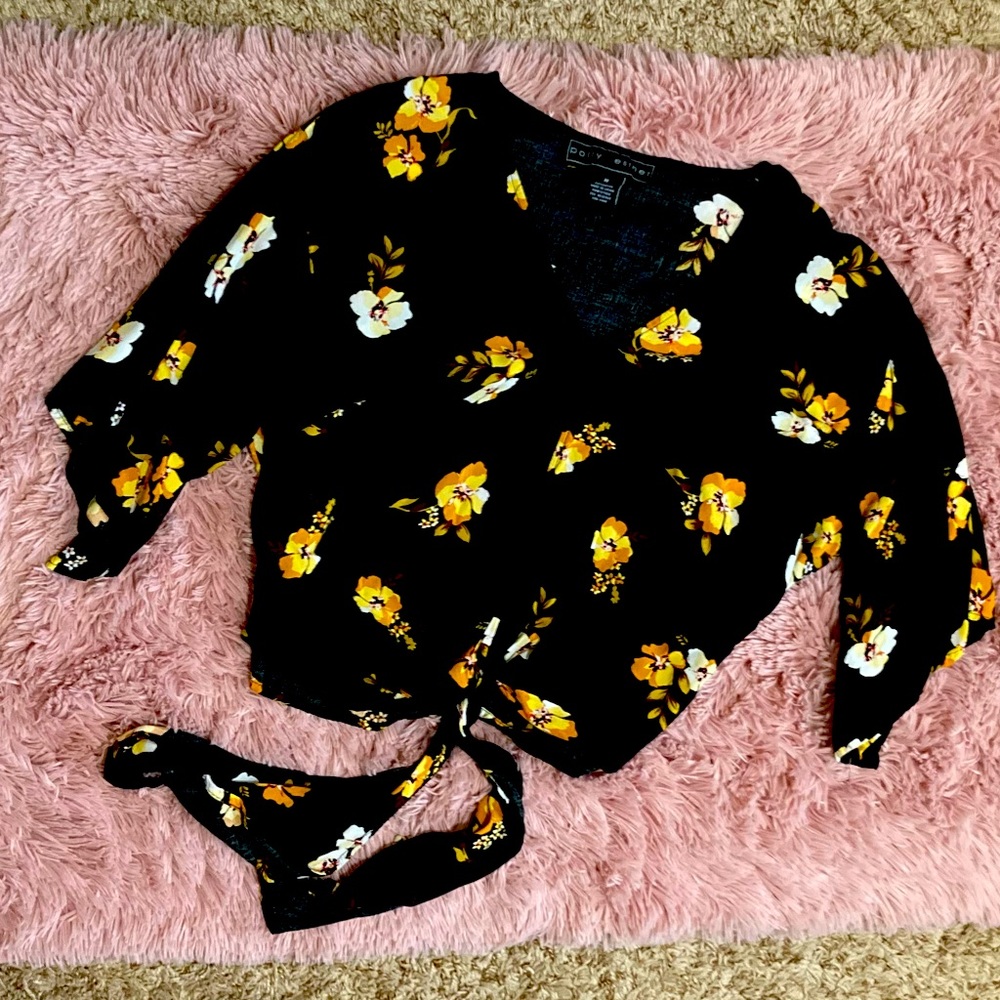 Knotted floral blouse💛✨